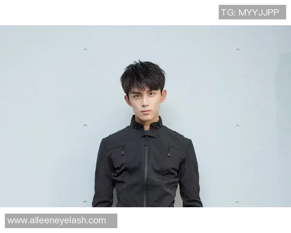 吴磊与足球明星合影集锦全景展示他们的青春与梦想 吴磊与足球明星合影集锦全景展示他们的青春与梦想