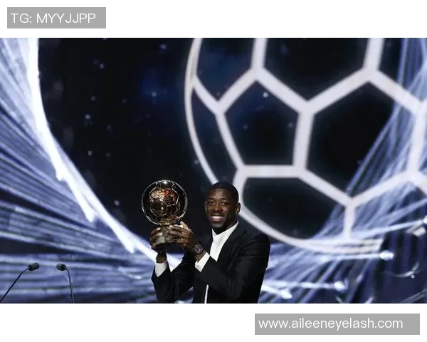 世界足球明星荣耀时刻精彩瞬间领奖图片集锦展现足坛风采与激情 世界足球明星荣耀时刻精彩瞬间领奖图片集锦展现足坛风采与激情