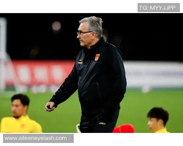 闪耀绿茵场的传奇人物值得铭记的足球明星们的辉煌故事